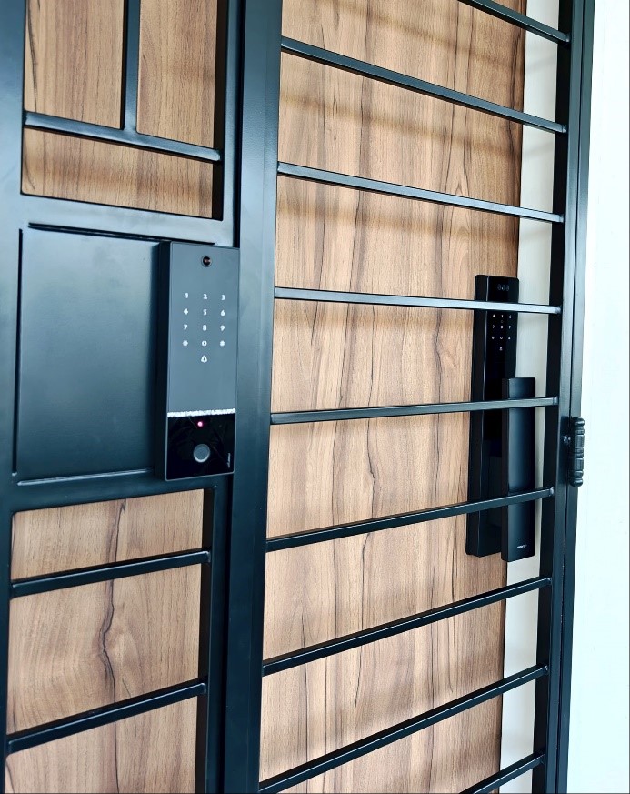 Moorgen Swarovski Gate Lock — $1299