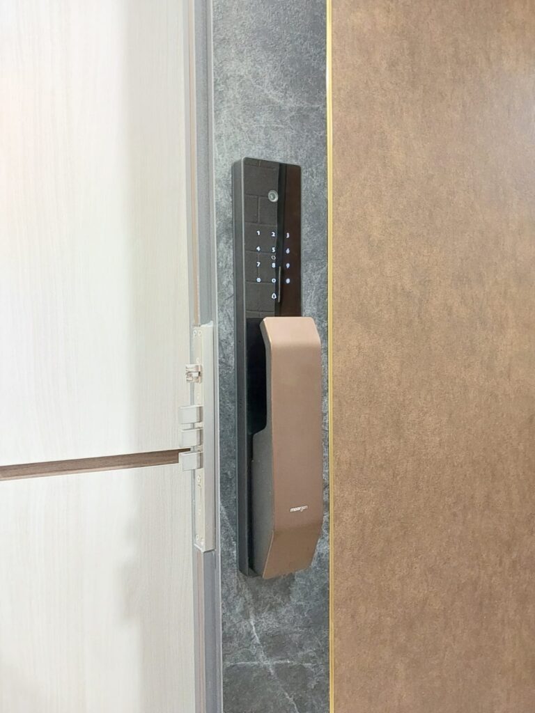 Moorgen T9 Swarovski Crystal Digital Lock
