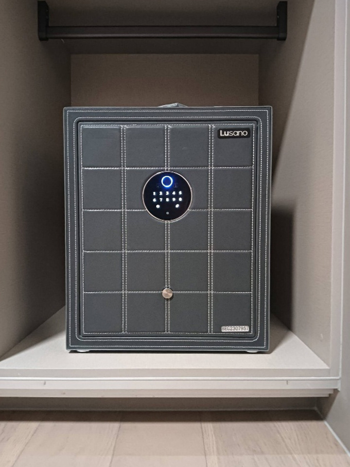 The Maison 45 Leather Safe 26 Kg