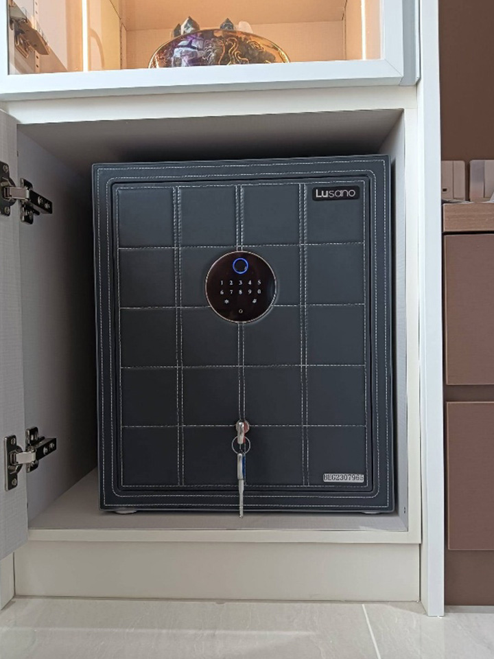 The Maison 45 Leather Safe 26 Kg