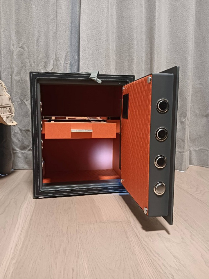 The Maison 45 Leather Safe 26 Kg