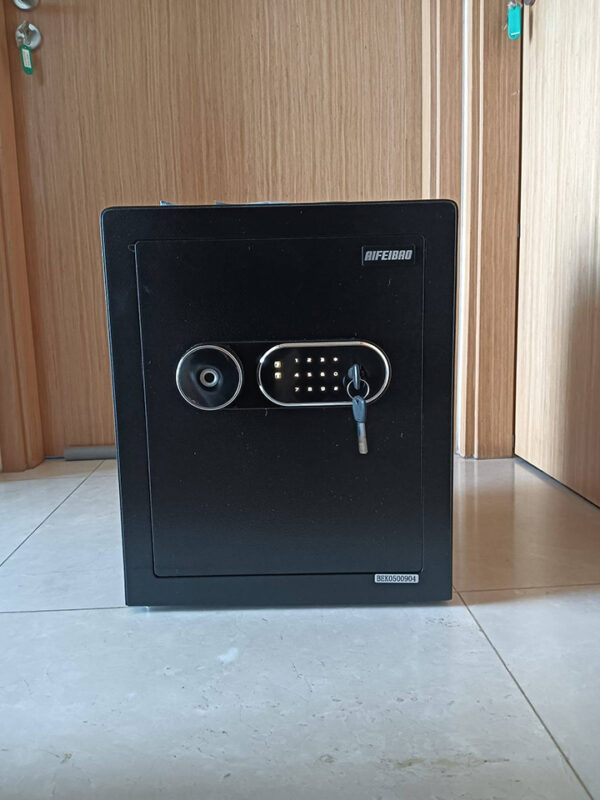 The Sentinel 45 Leather Safe 21 Kg