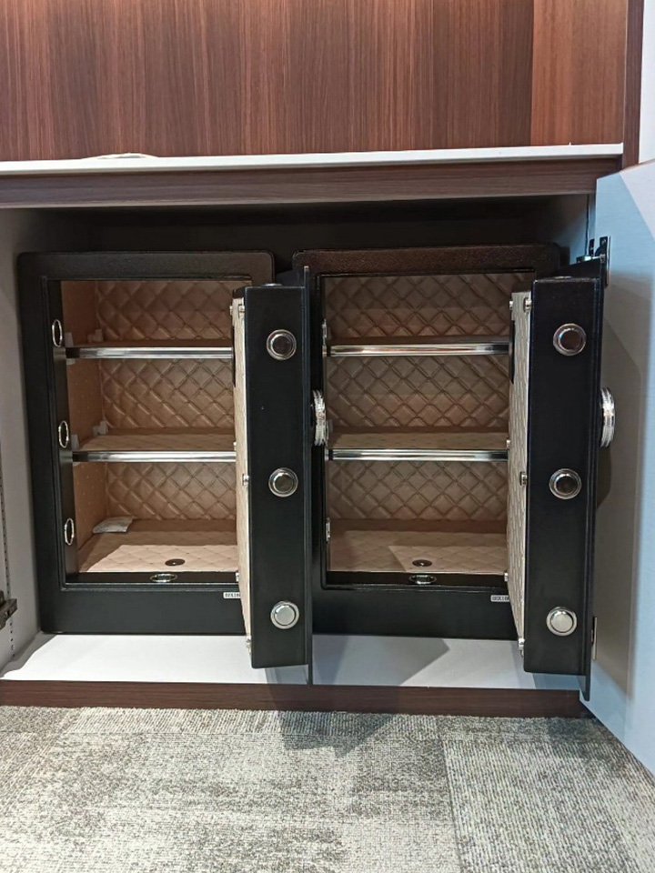 The Sentinel 45 Leather Safe