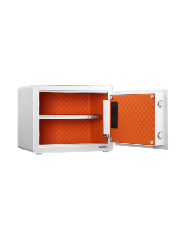 The Solitaire 30 Leather Safe 15 Kg