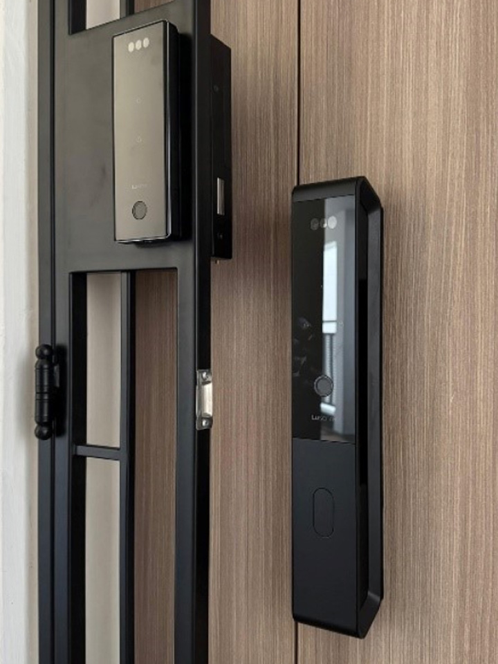 Modern-HDB-Gate-Lock-–Lusano-AI