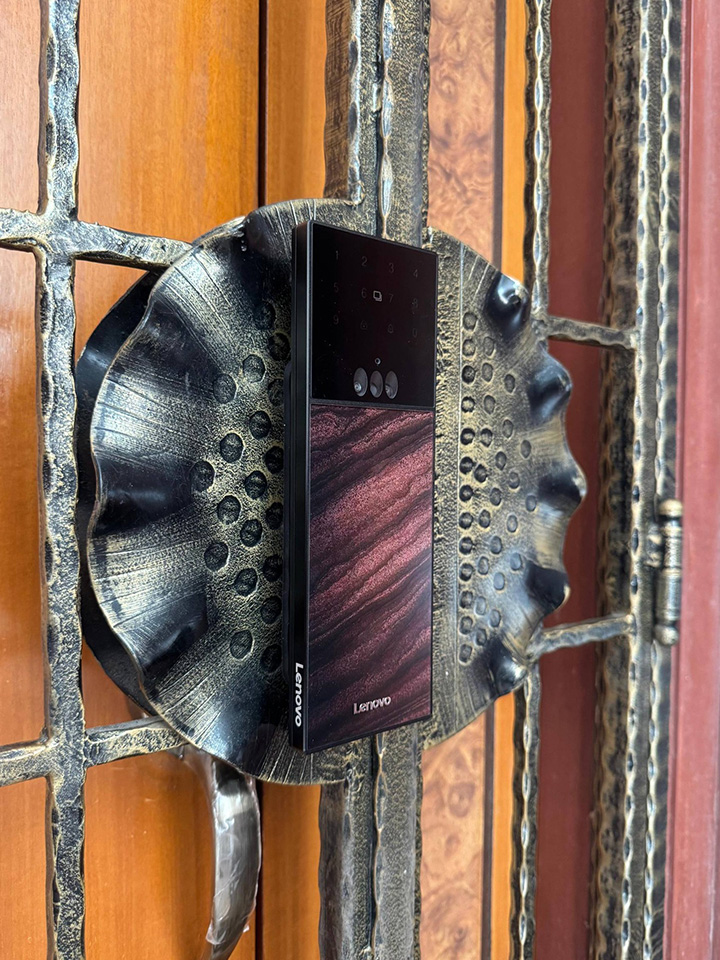 MyDigitalLock - Lenovo F3 Ultra Gate Digital Lock Rosewood-Installation
