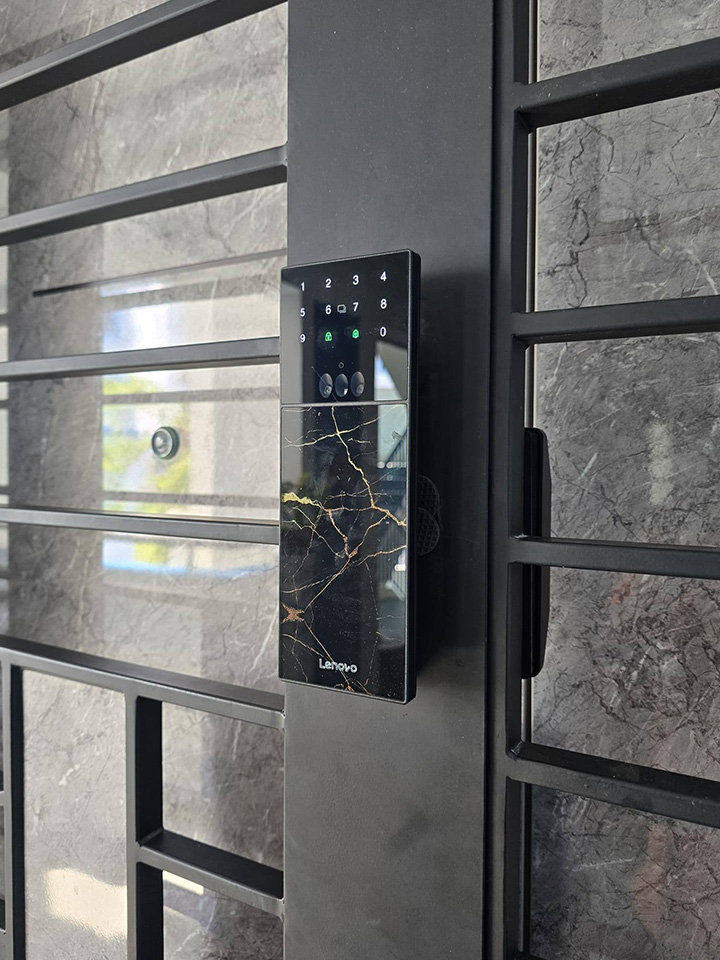 MyDigitalLock - Lenovo F3 Ultra Smart Gate Digital Lock – Aurora Gold-Installation MyDigitalLock - Lenovo F3 Ultra Smart Gate Digital Lock – Aurora Gold-Installation