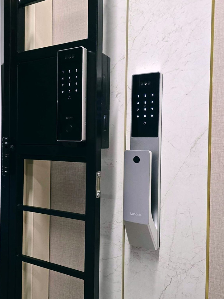 MyDigitalLock-Modern-HDB-Gate-Lock-–Lusano