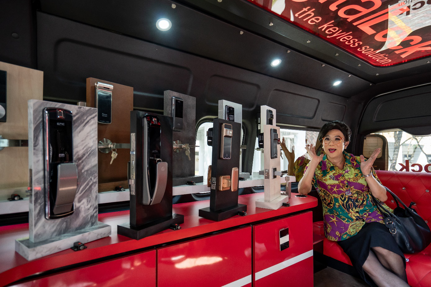 MyDigitalLock - Contact-Mobile-Showroom MyDigitalLock - Contact-Mobile-Showroom