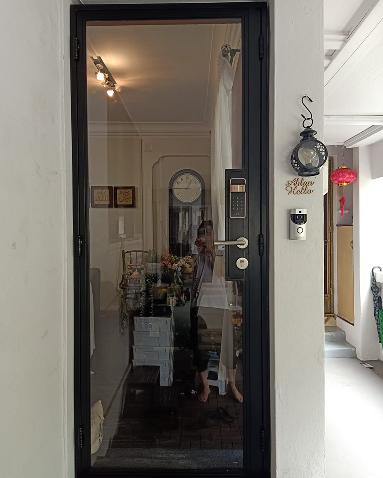 Designer HDB Glass Gate Version 2 – Purely Glass
