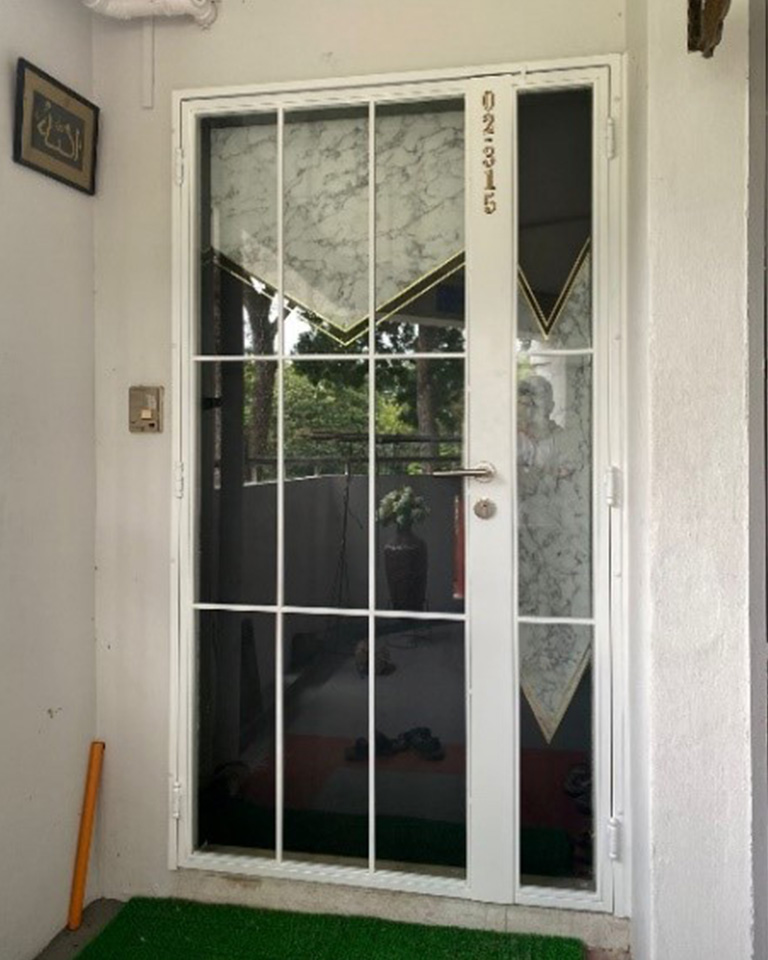 Designer HDB Glass Gate Version 2 – Purely Glass