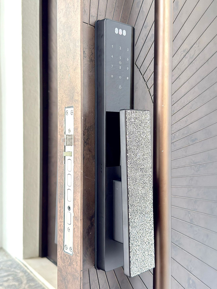 Moorgen-Full-Crystal-Swarovski-Lock