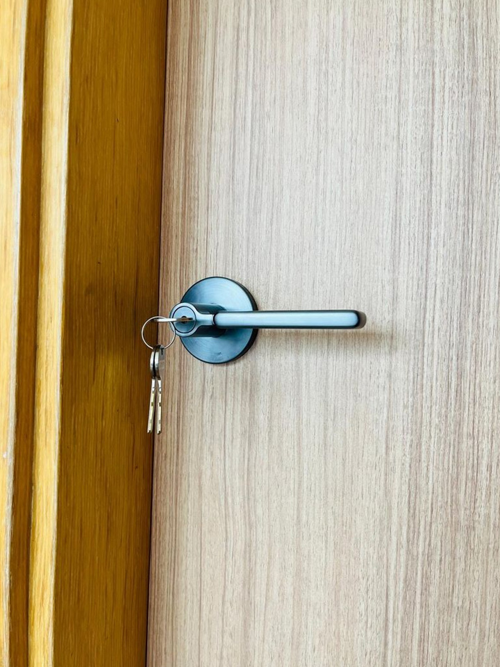 Lusano-Designer-Bedroom-Lever-Handles