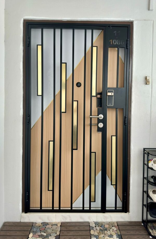 MyDigitalLock - Kato Leather Gate with 2K Gold 3×7 Feet- feature