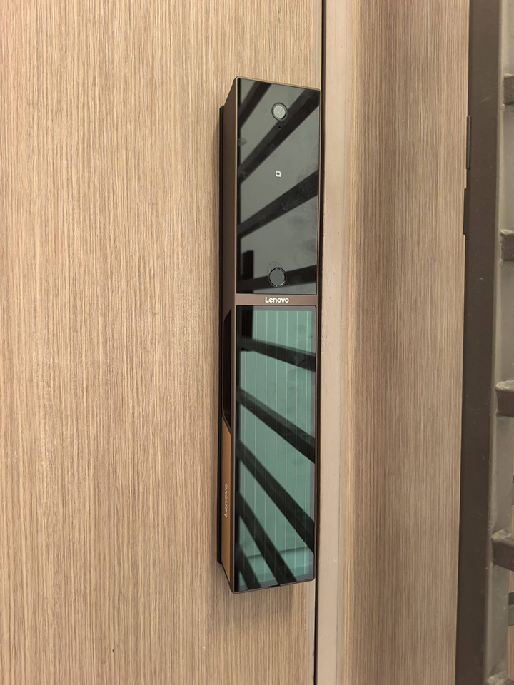 Lenovo-Solar-Digital-Lock-The-Sun