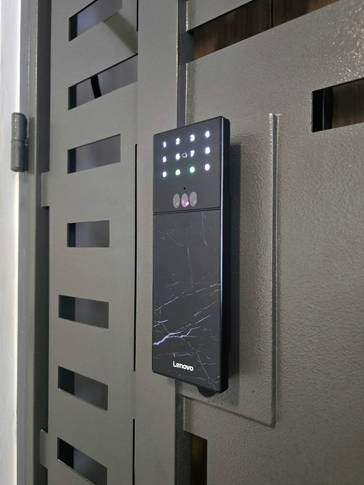 View-Made-for-BTO-HDB-homes-to-see-whos-outside-your-gate