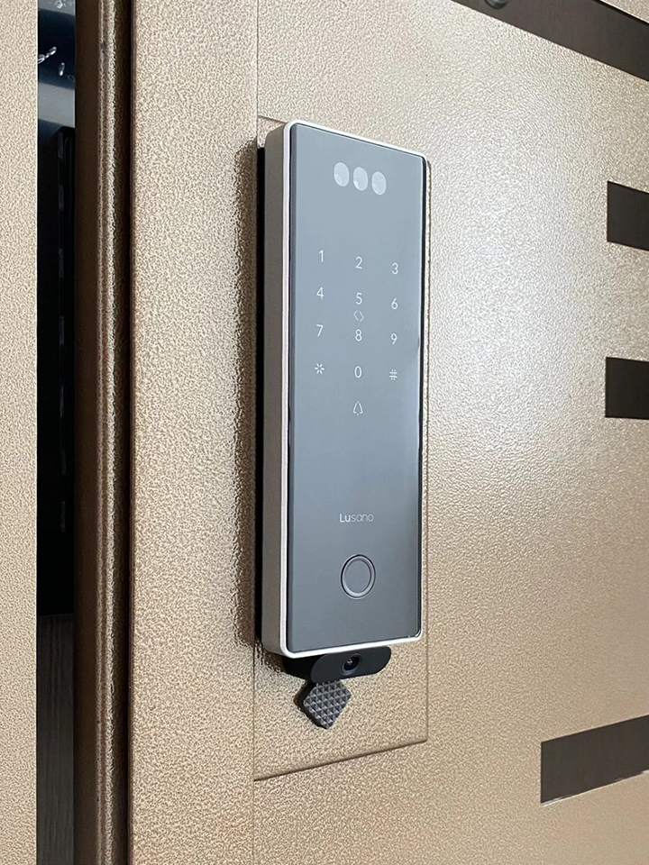 Lusano-Space-X-Digital-Door-Lock-Silver-Installation