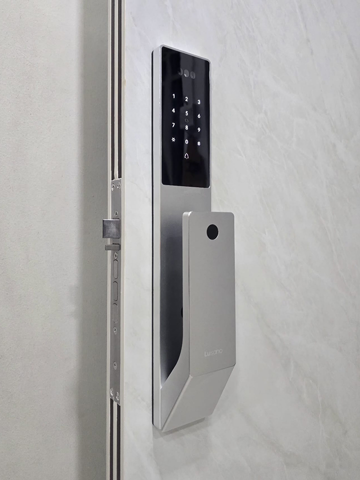 Lusano-Space-X-Digital-Door-Lock-Silver-Installation