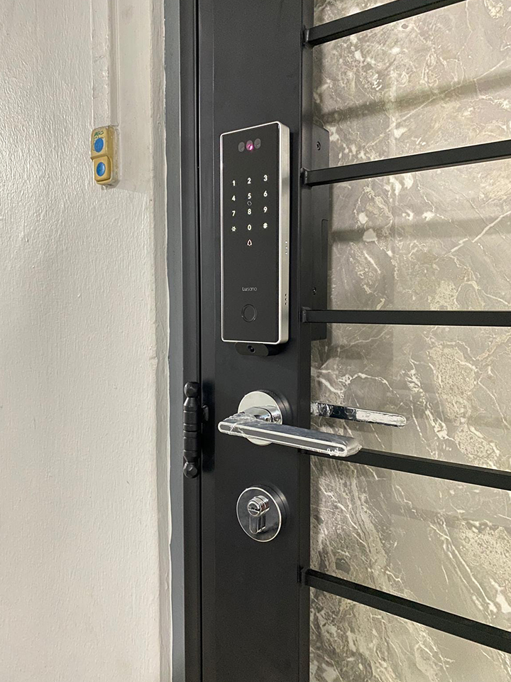 Lusano-Space-X-Digital-Door-Lock-Silver-Installation