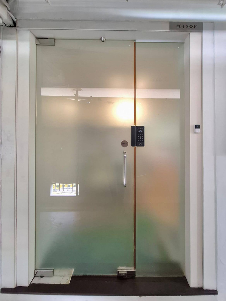 Lusano+ Glass Digital Lock Installation