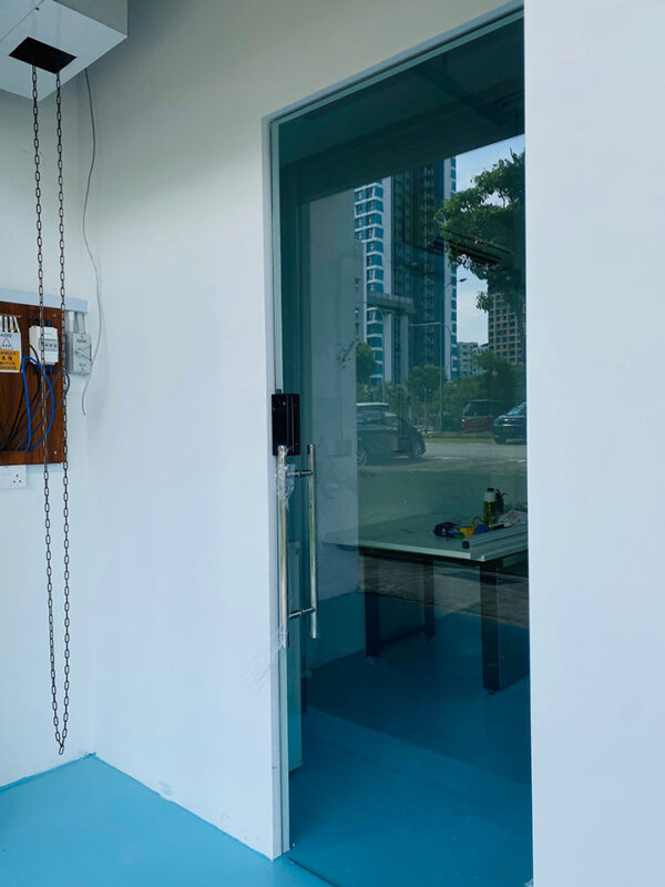 Lusano-Glass-Digital-Lock-Single-Leaf-Glass-Door-Installatio