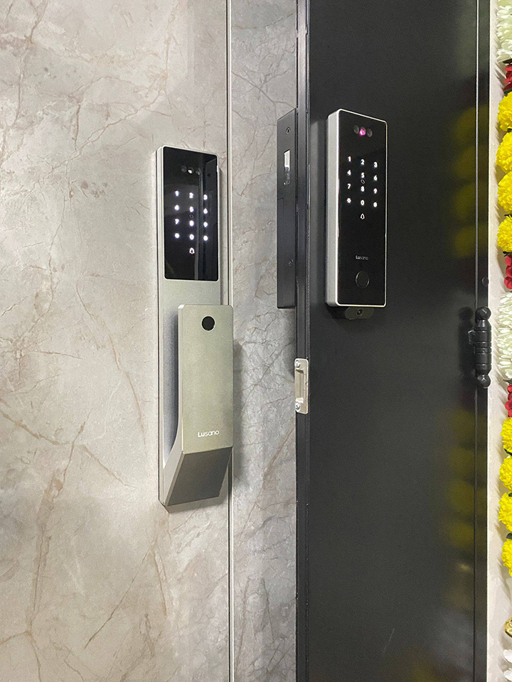 Lusano-Space-X-Smart-Door-Lock-Titanium-Cool-White