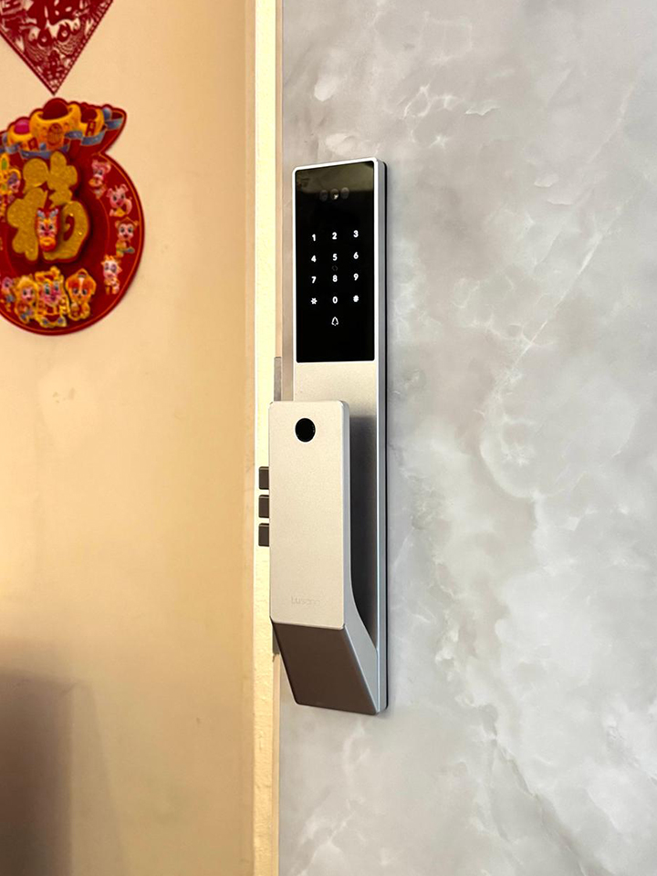 Lusano-Space-X-Smart-Door-Lock-Titanium-Cool-White