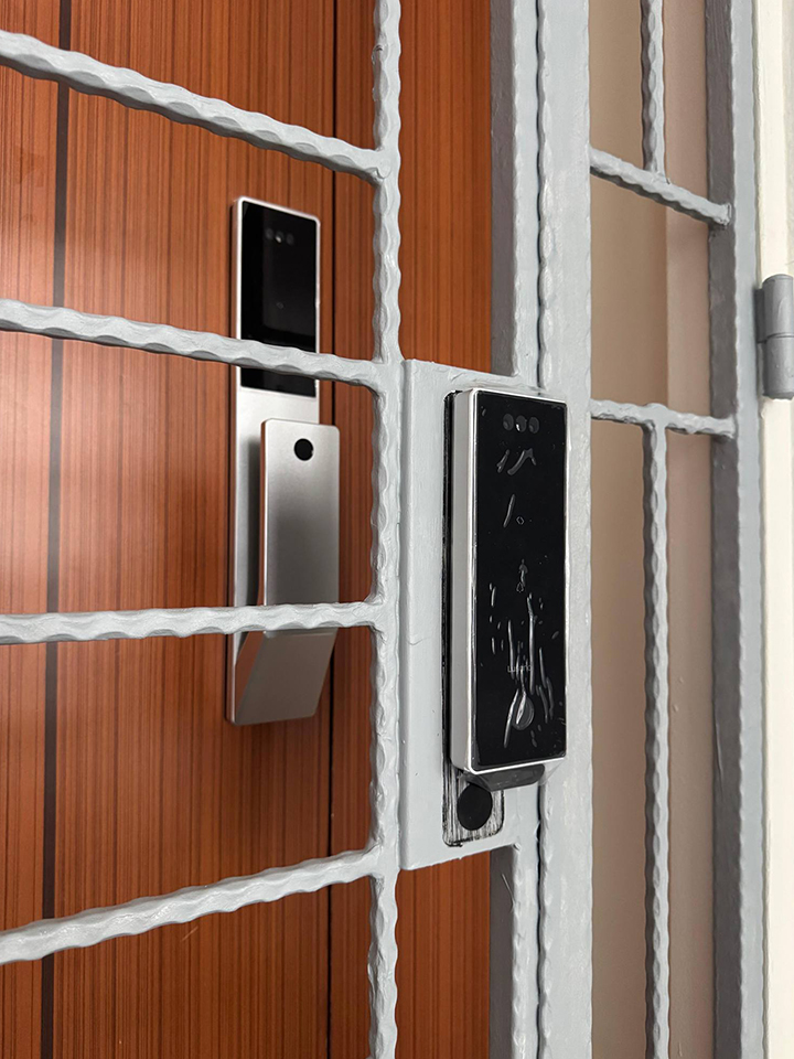 Lusano-Space-X-Smart-Door-Lock-Titanium-Cool-White