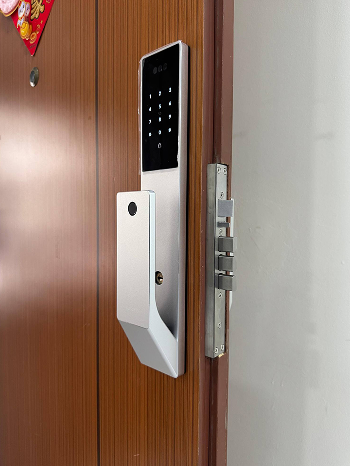 Lusano-Space-X-Smart-Door-Lock-Titanium-Cool-White