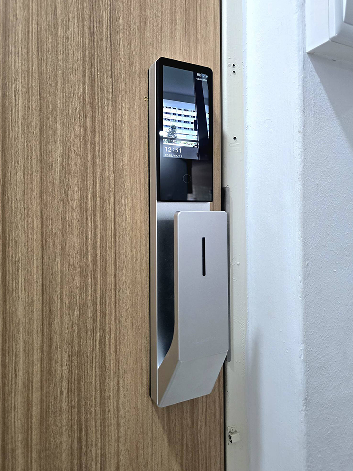 Lusano-Space-X-Smart-Door-Lock-Titanium-Cool-White