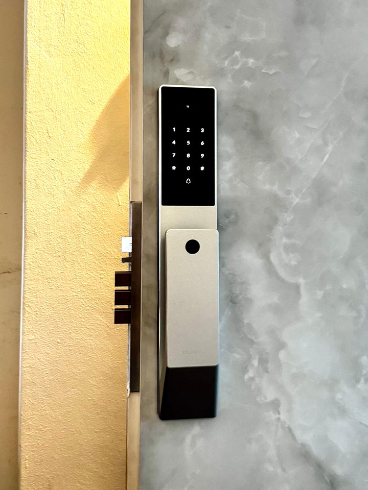 Lusano-Space-X-Smart-Door-Lock-Titanium-Cool-White