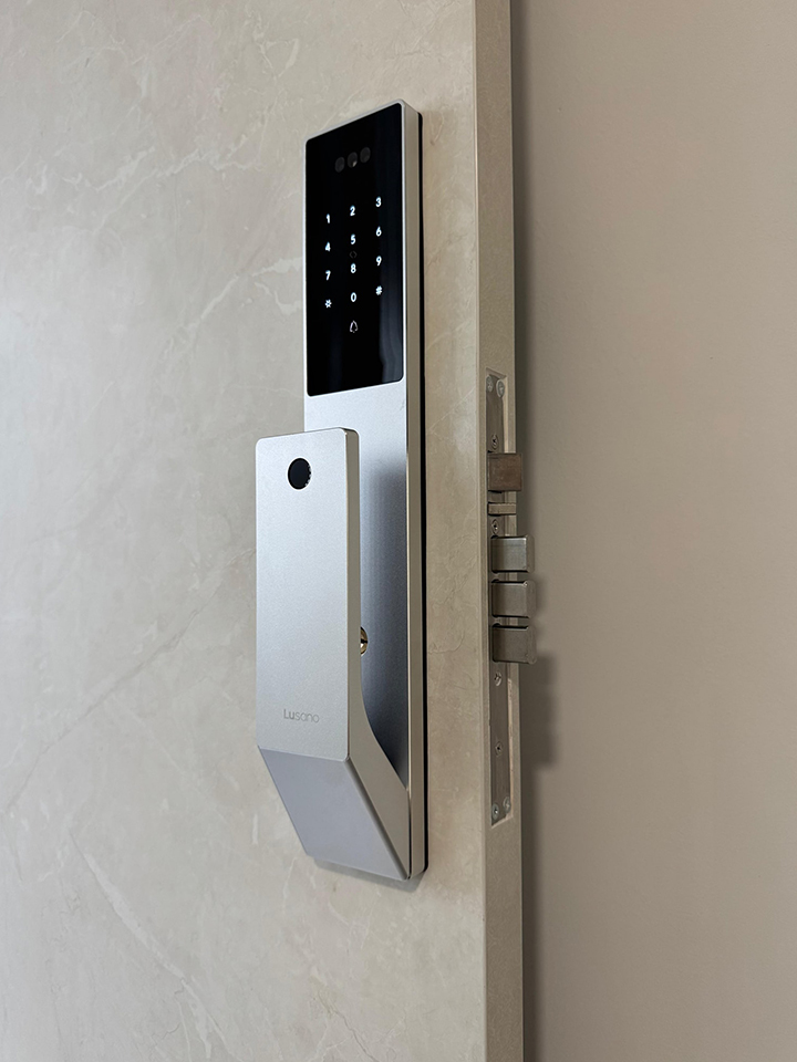 Lusano-Space-X-Smart-Door-Lock-Titanium-Cool-White
