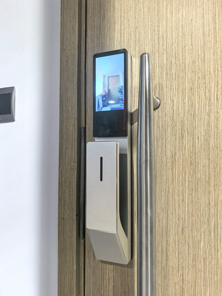 Lusano-Space-X-Smart-Door-Lock-Titanium-Cool-White