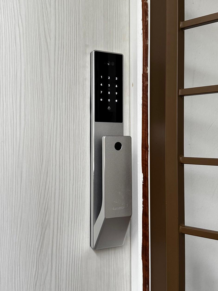 Lusano-Space-X-Smart-Door-Lock-Titanium-Cool-White