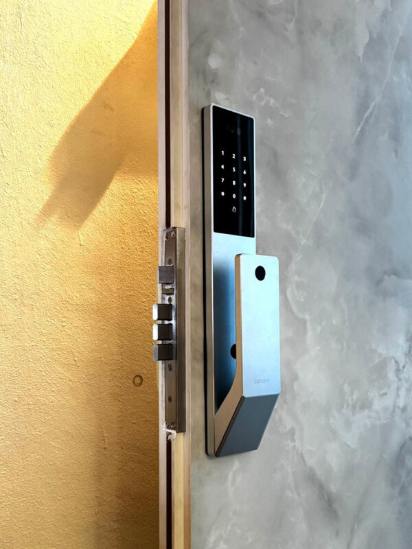 Lusano-Space-X-Smart-Door-Lock-Titanium-Cool-White