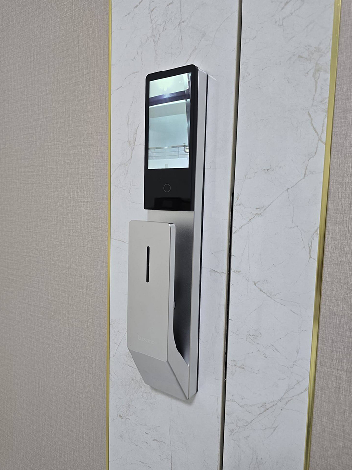 Lusano-Space-X-Smart-Door-Lock-Titanium-Cool-White