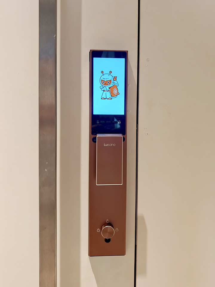 Lusano-Ultra-Slim-Digital-Lock-Coffee-Brown