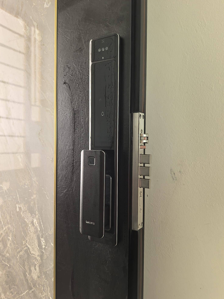 Lusano-Ultra-Slim-Digital-Lock-Galaxy-Black