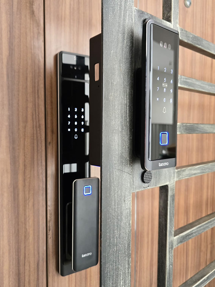 Lusano-Ultra-Slim-Digital-Lock-Galaxy-Black