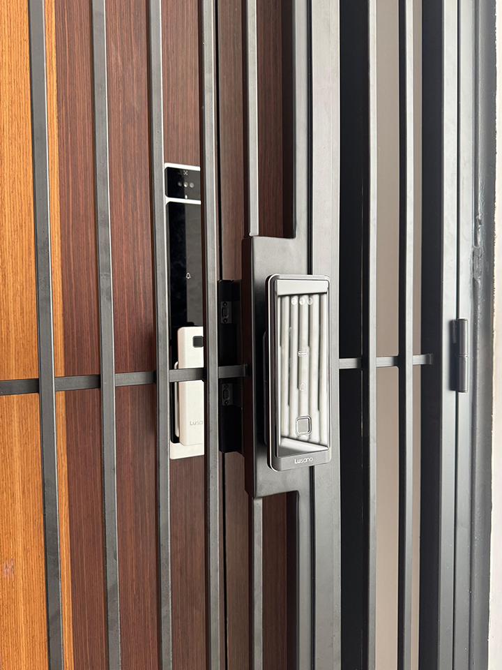 Lusano-Ultra-Slim-Digital-Lock-Galaxy-Black