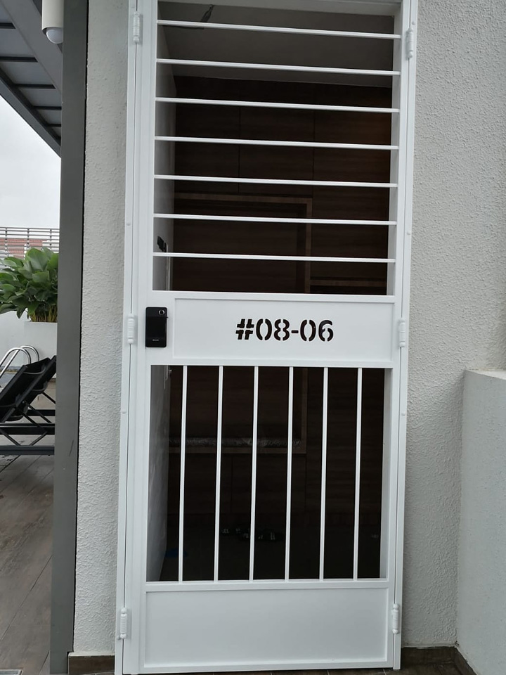 Mild Steel Gate - Simple Line With Cover Mild Steel Gate - Simple Line With Cover
