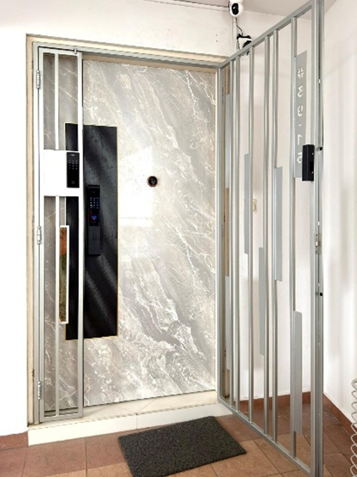 My-Digital-Lock-HDB-Door-Frame