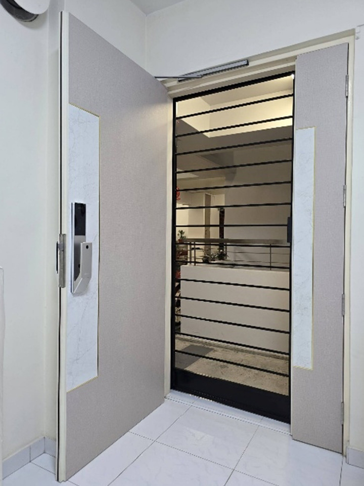 My-Digital-Lock-HDB-Door-Frame