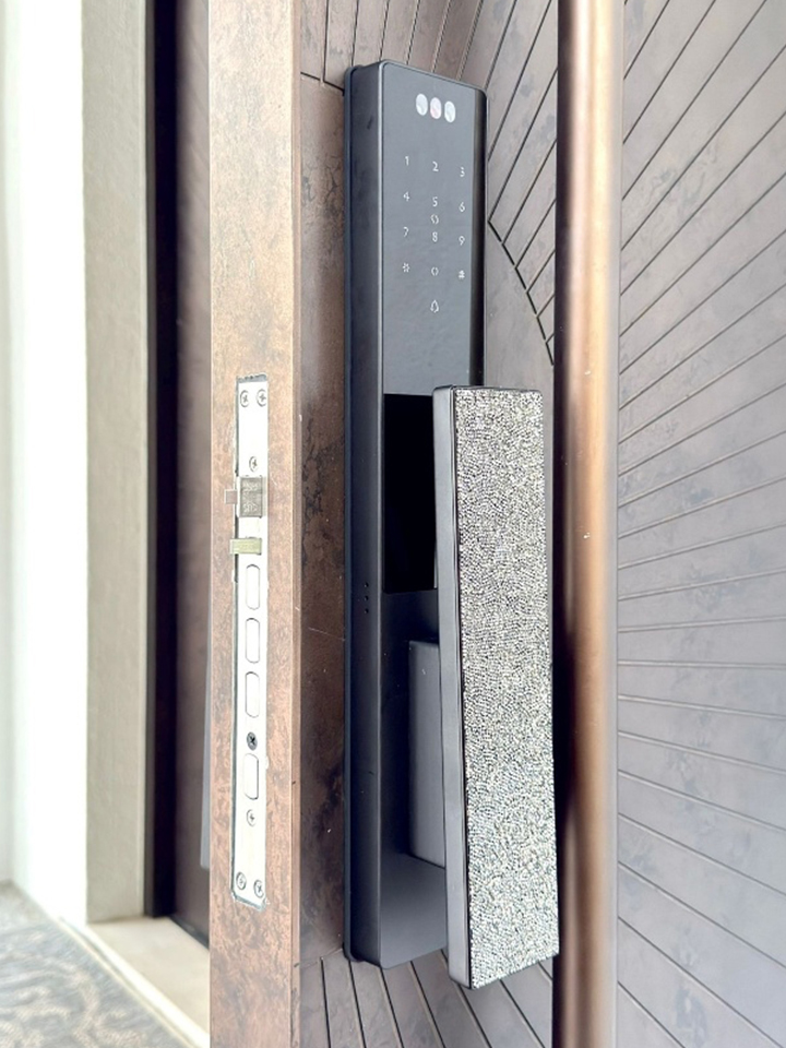 Moorgen T5 Full Swarovski Crystal Smart Lock